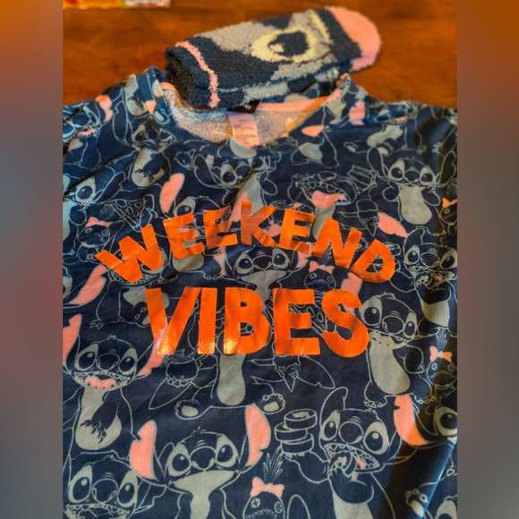 💥Disney Stitch PJ Top with Socks💥 NWT - Picture 2 of 11